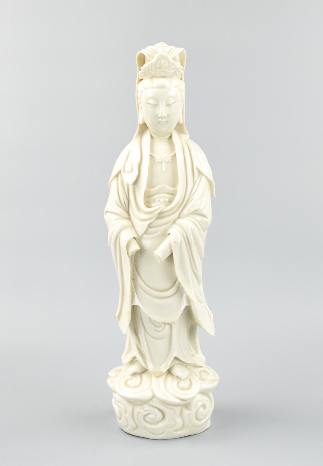 CHINESE DEHUA PORCELAIN FIGURE OF