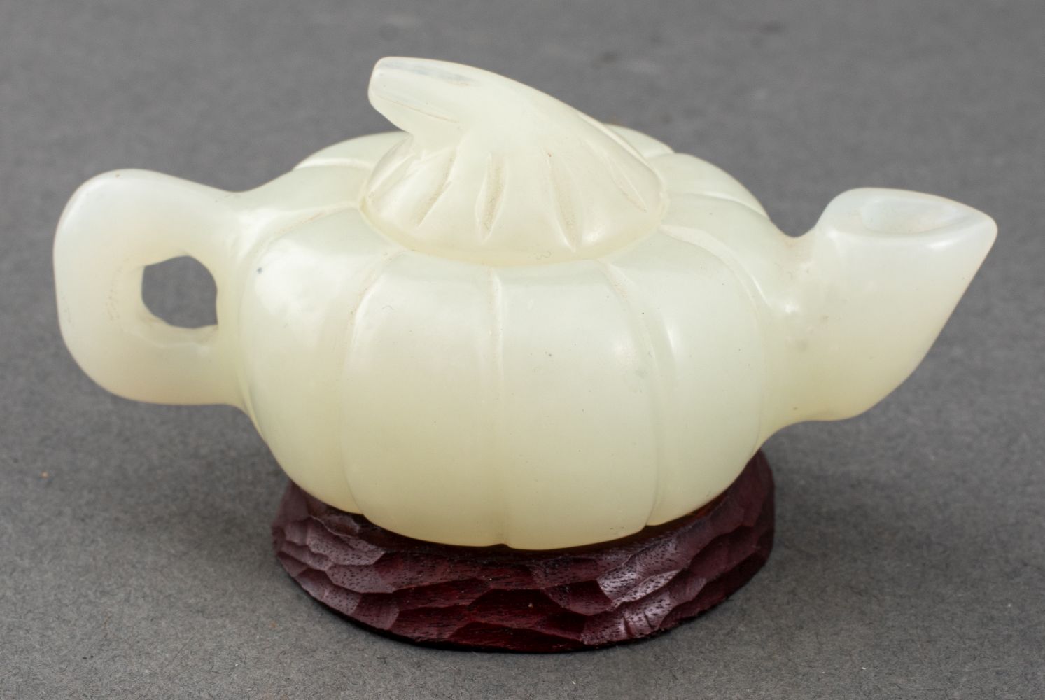 CHINESE DIMINUTIVE WHITE JADE GOURD