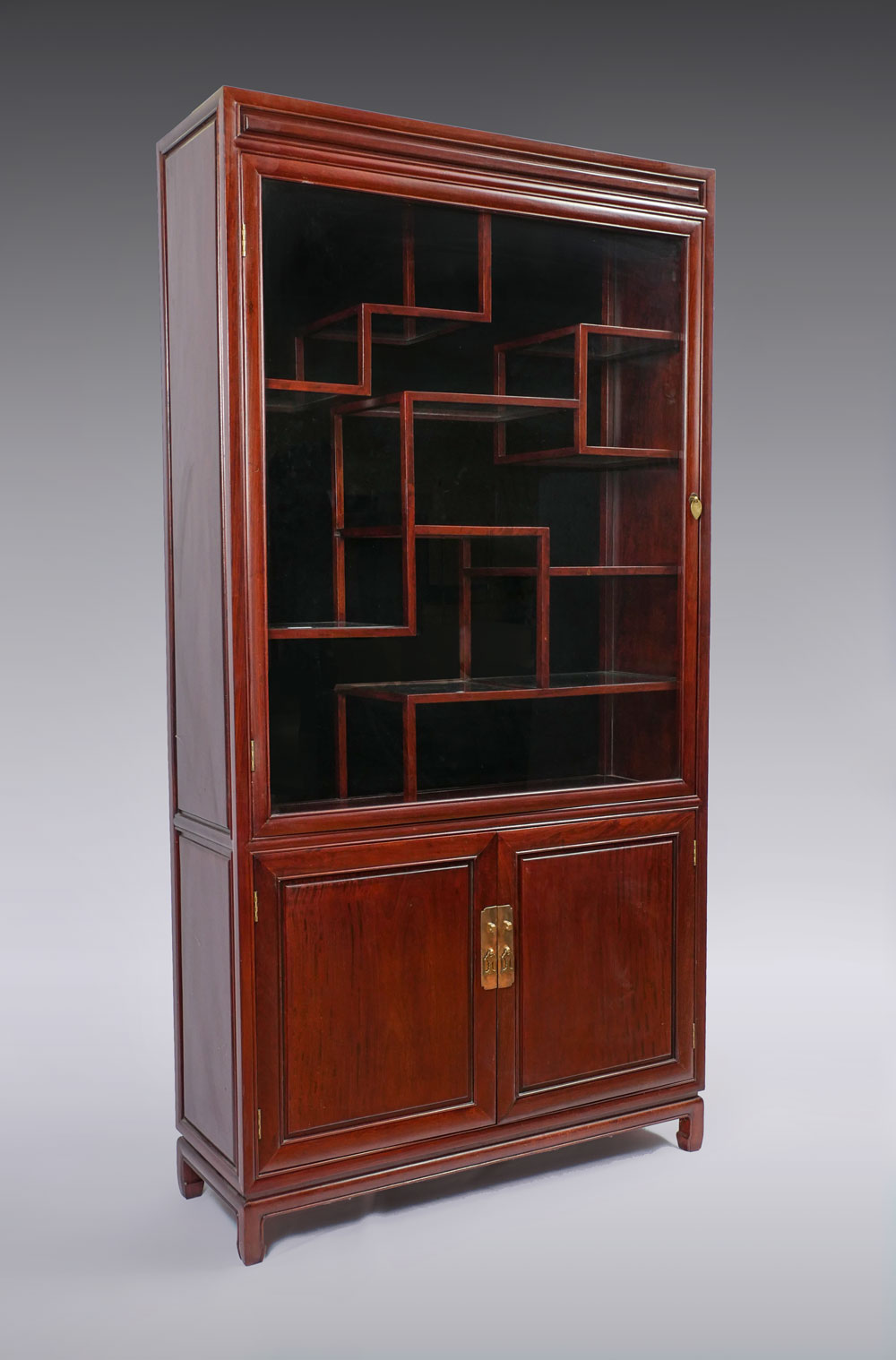 CHINESE DISPLAY CABINET: 10 shelf