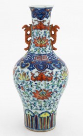 CHINESE DOUCAI BOTTLE FORM POR