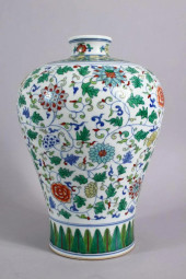 CHINESE DOUCAI DECORATED PORCE
