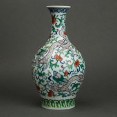 CHINESE DOUCAI 'DRAGON' VASE C