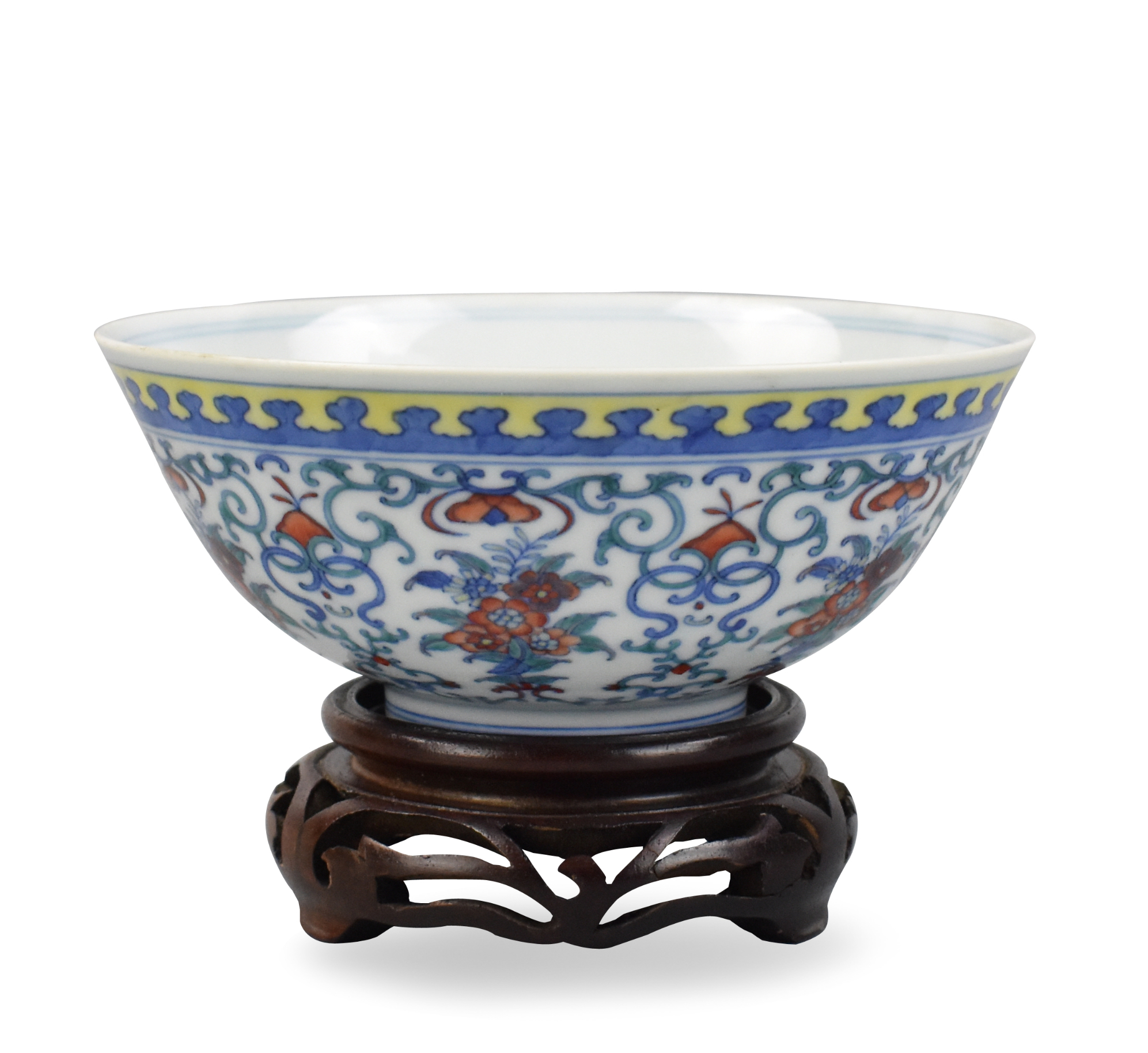 CHINESE DOUCAI FLORAL BOWL