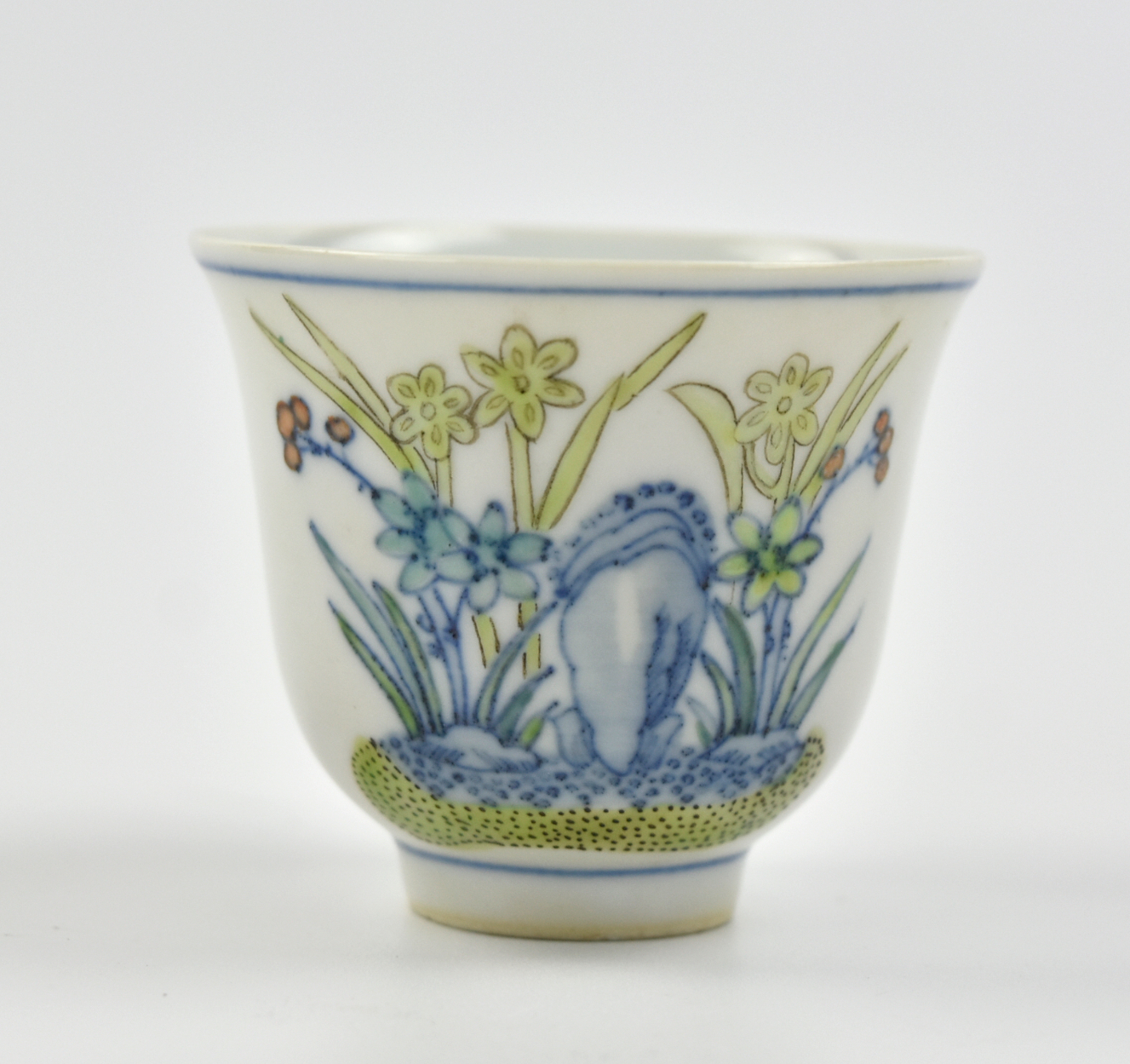 CHINESE DOUCAI FLORAL CUP,