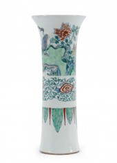 CHINESE DOUCAI PEACOCK VASE Ch