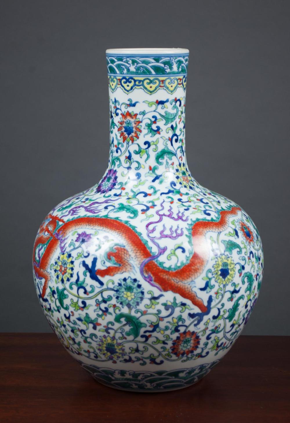 CHINESE DOUCAI PORCELAIN VASE, OF