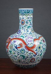 CHINESE DOUCAI PORCELAIN VASE,