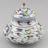CHINESE DUCAI PORCELAIN COVERE