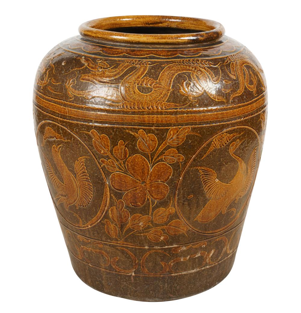 CHINESE EARTHENWARE JARChinese