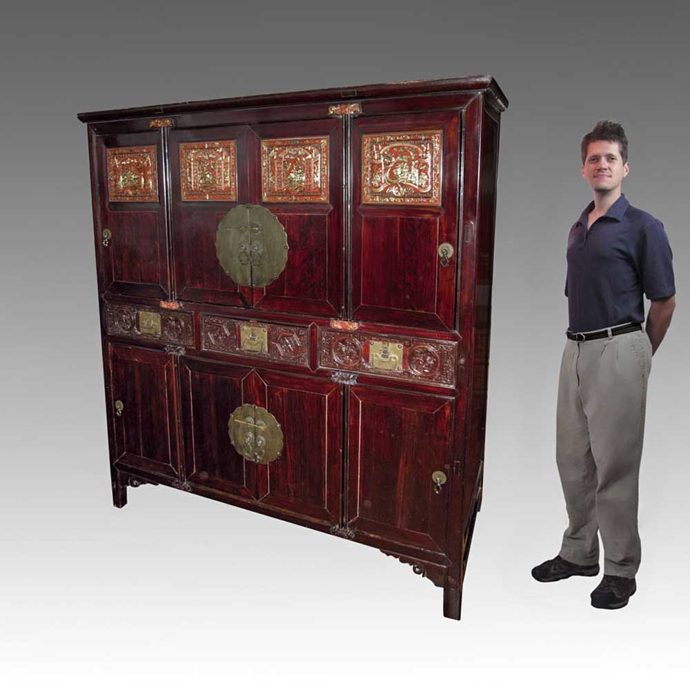 CHINESE EIGHT DOOR CABINET: The