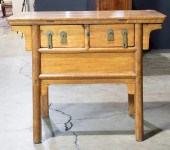 CHINESE ELM ALTAR COFFER Chine