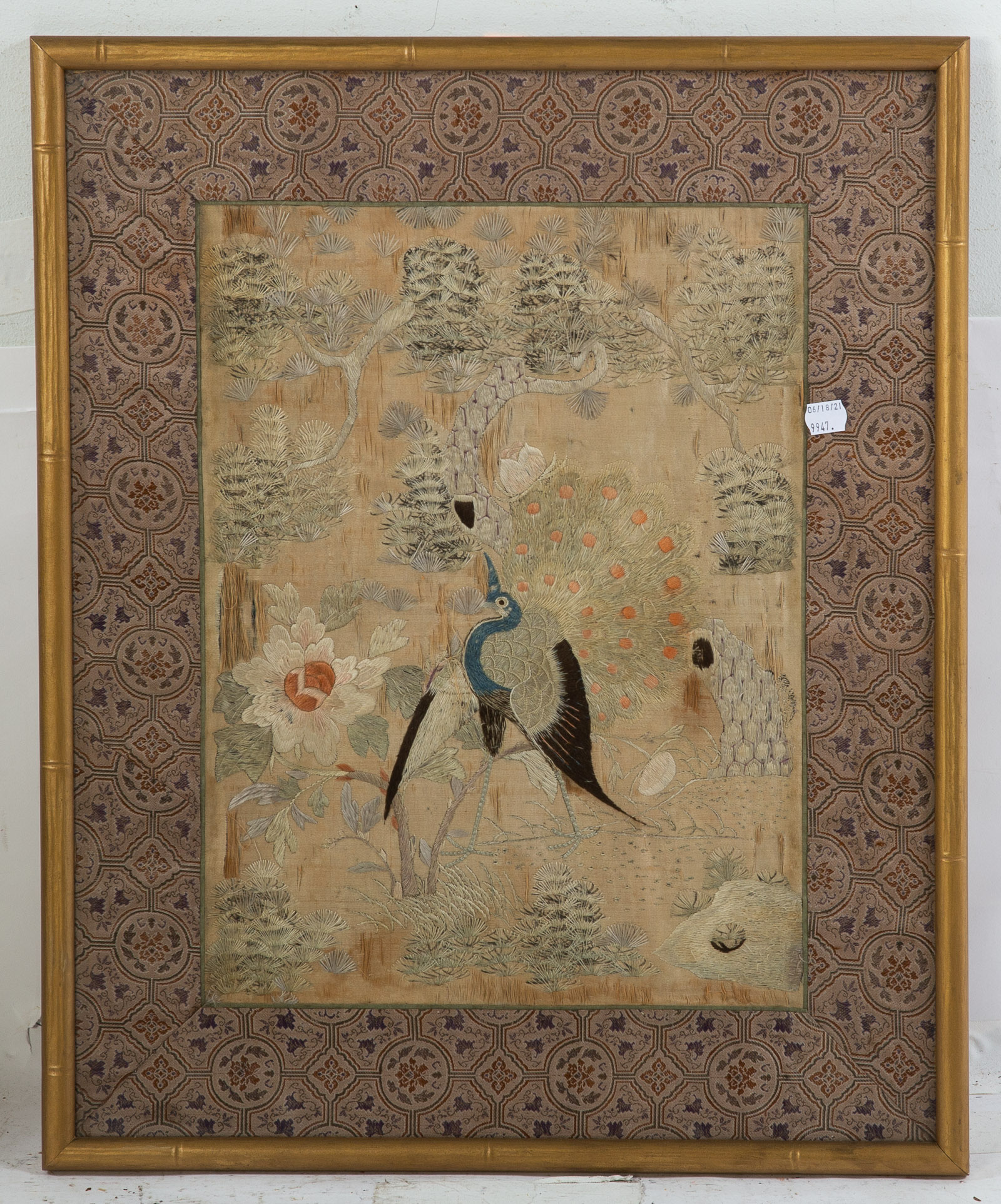CHINESE EMBROIDERED PICTURE OF A
