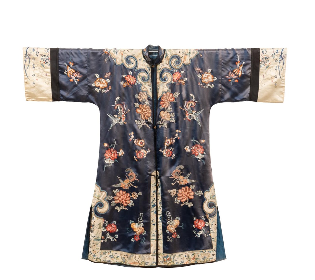 CHINESE EMBROIDERED SILK LADY'S