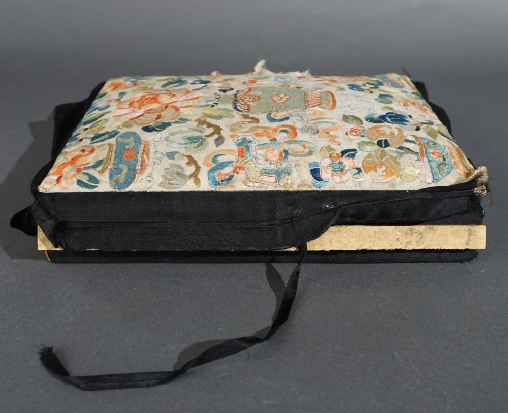 CHINESE EMBROIDERED SILK PANEL