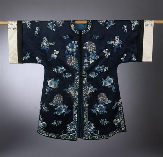 CHINESE EMBROIDERED SILK ROBE.