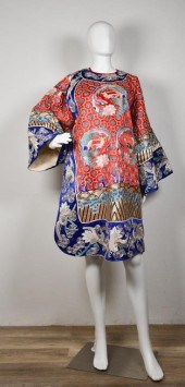 CHINESE EMBROIDERED SILK ROBEC