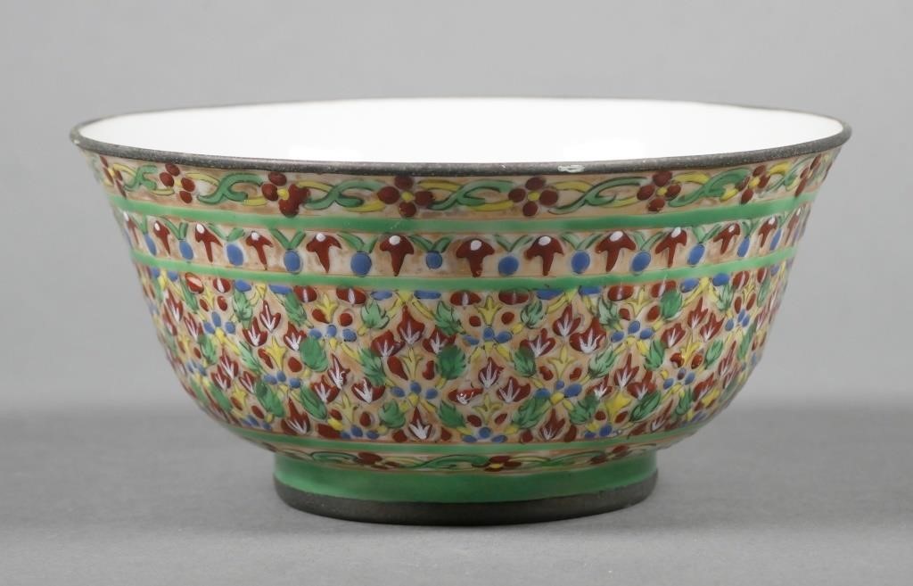 CHINESE ENAMEL BOWLBowl has a