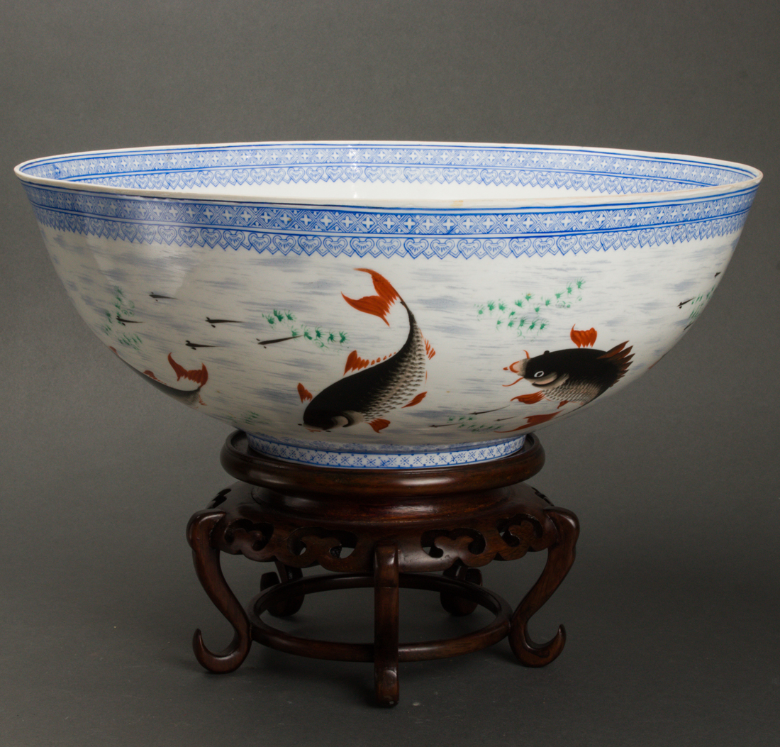 CHINESE ENAMELED EGGSHELL PORCELAIN