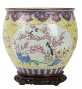 CHINESE ENAMELED PORCELAIN FIS