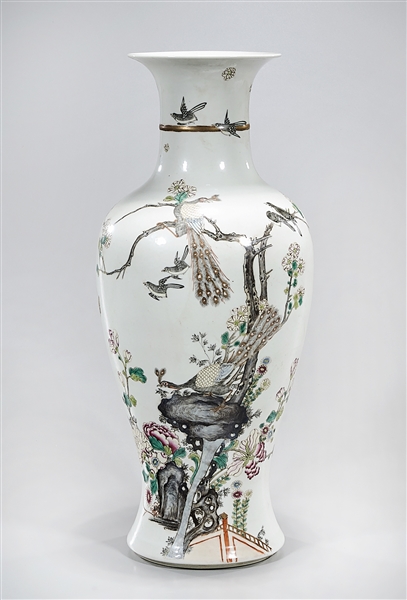 Chinese enameled porcelain vase