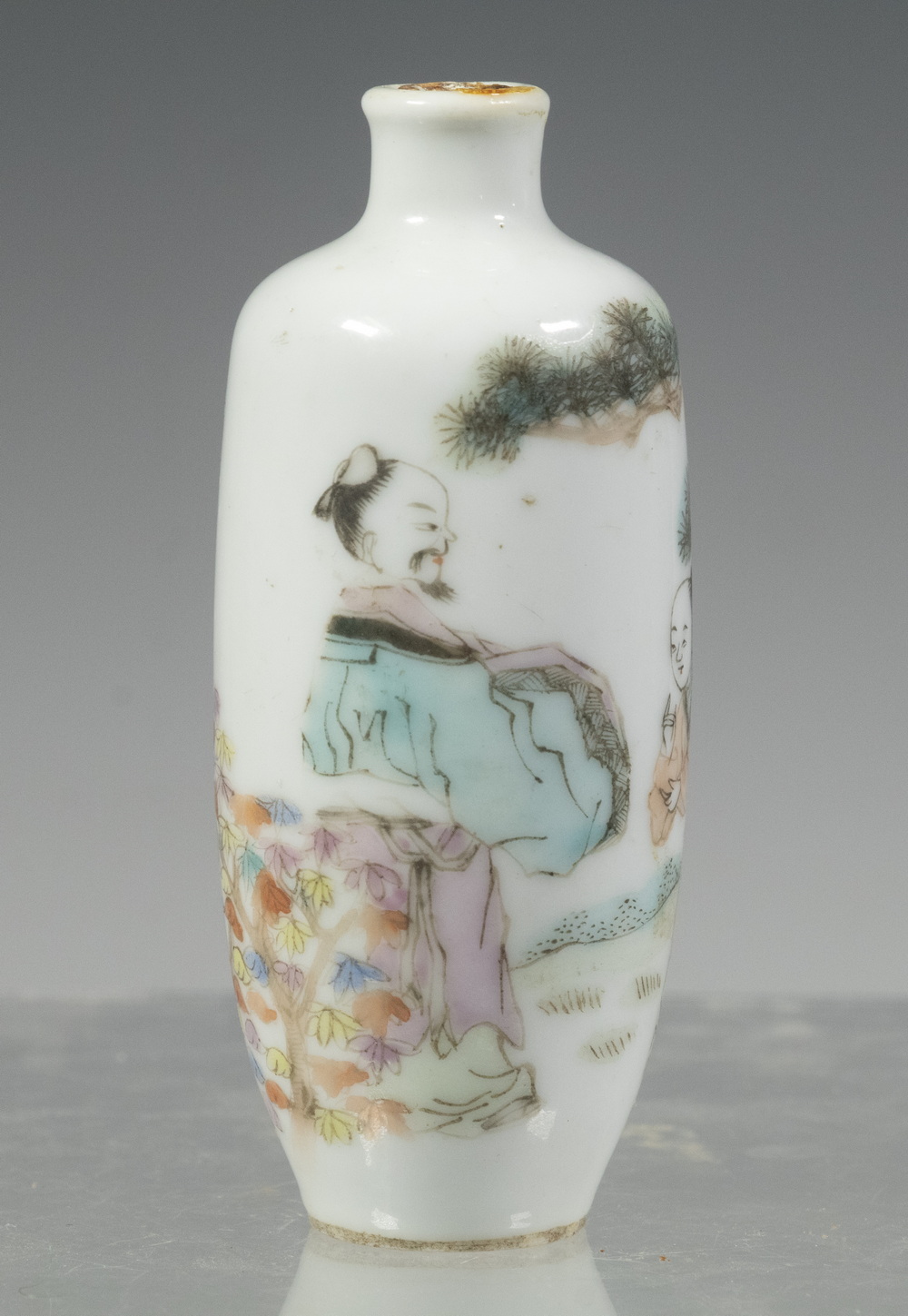 CHINESE ENAMELED SNUFF BOTTLE Dao