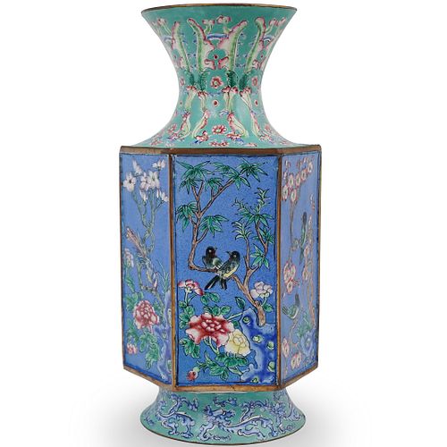CHINESE ENAMELED VASEDESCRIPTION: A