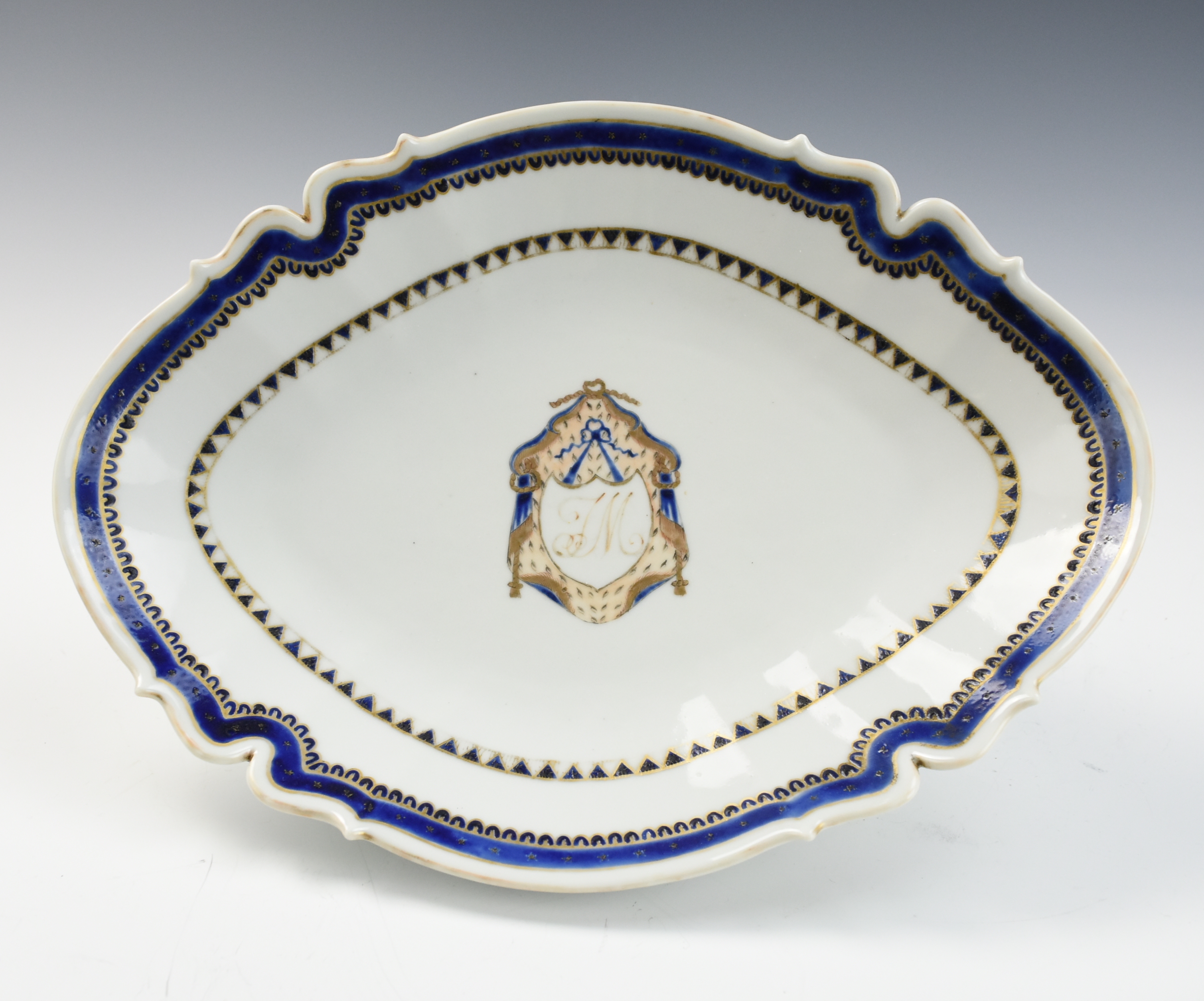 CHINESE EXPORT AMORIAL PLATE with