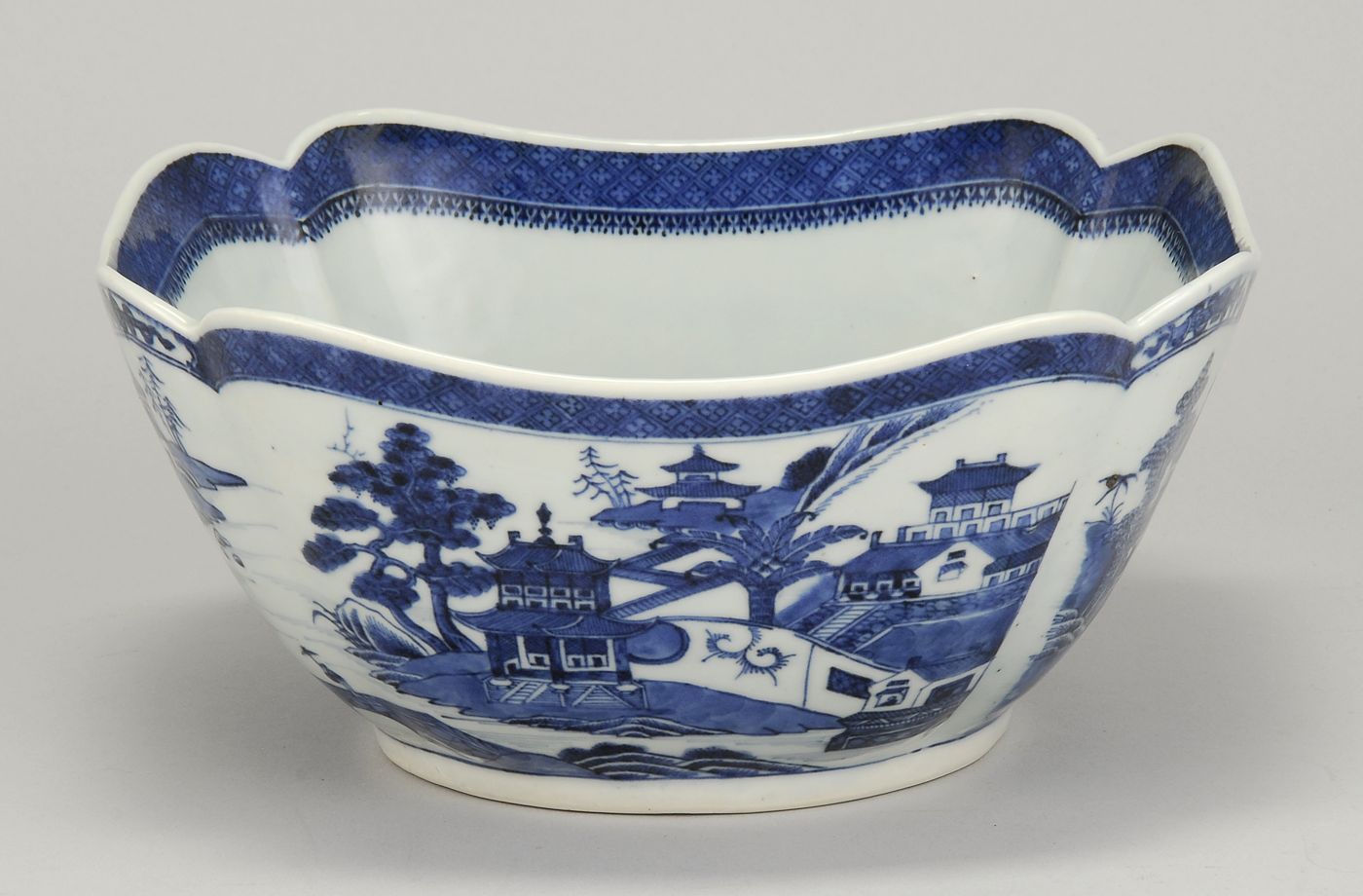 CHINESE EXPORT BLUE AND WHITE