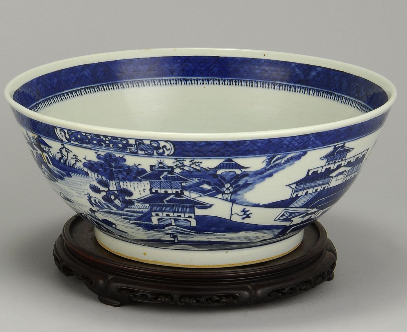 CHINESE EXPORT BLUE AND WHITE