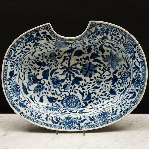 CHINESE EXPORT BLUE AND WHITE
