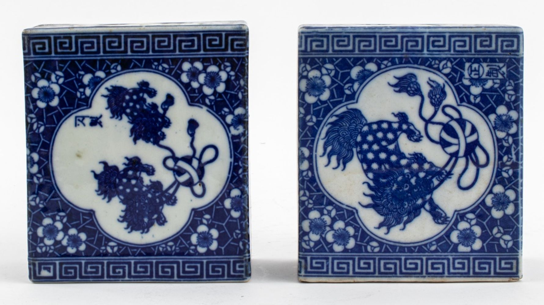 CHINESE EXPORT BLUE & WHITE CERAMIC