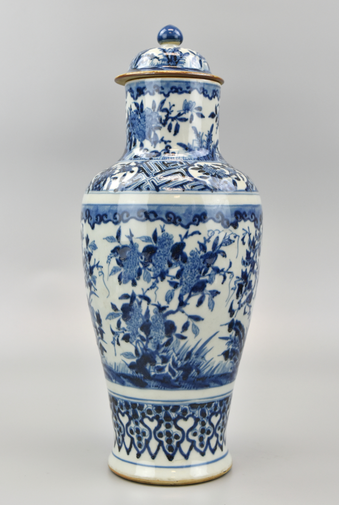CHINESE EXPORT BLUE & WHITE VASE W/