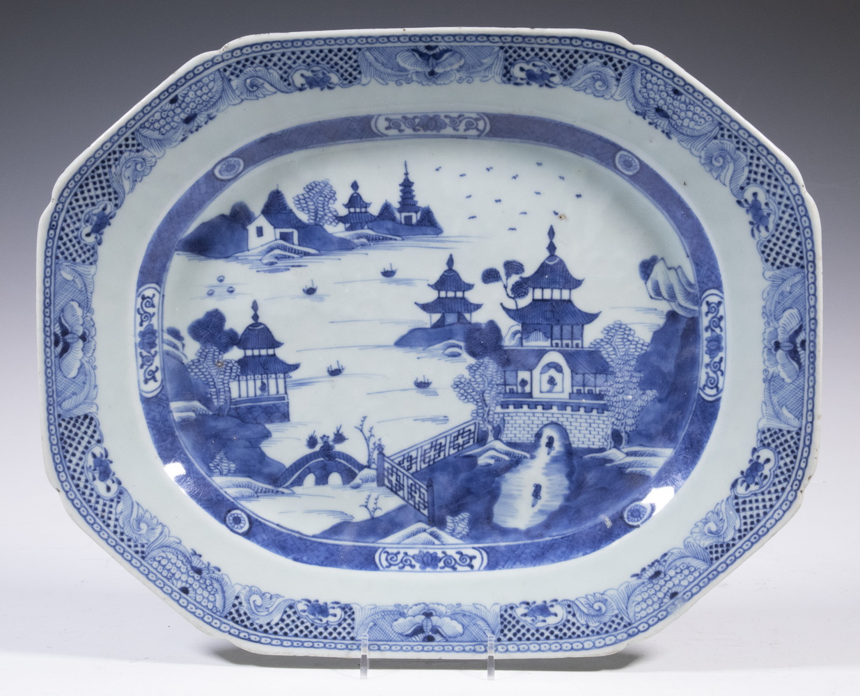 CHINESE EXPORT BLUE & WHITE PLATTER