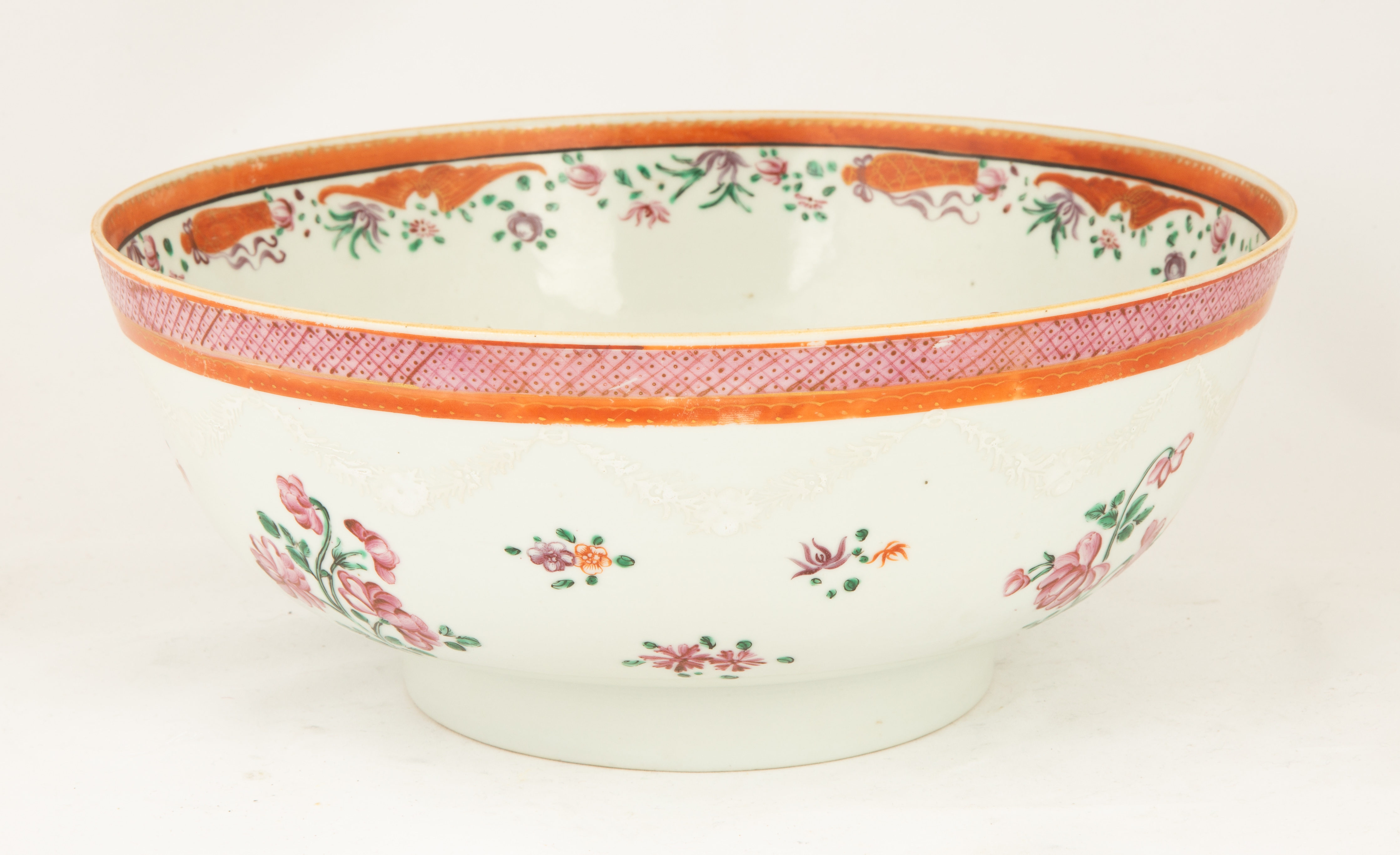 CHINESE EXPORT BOWL circa 1800.