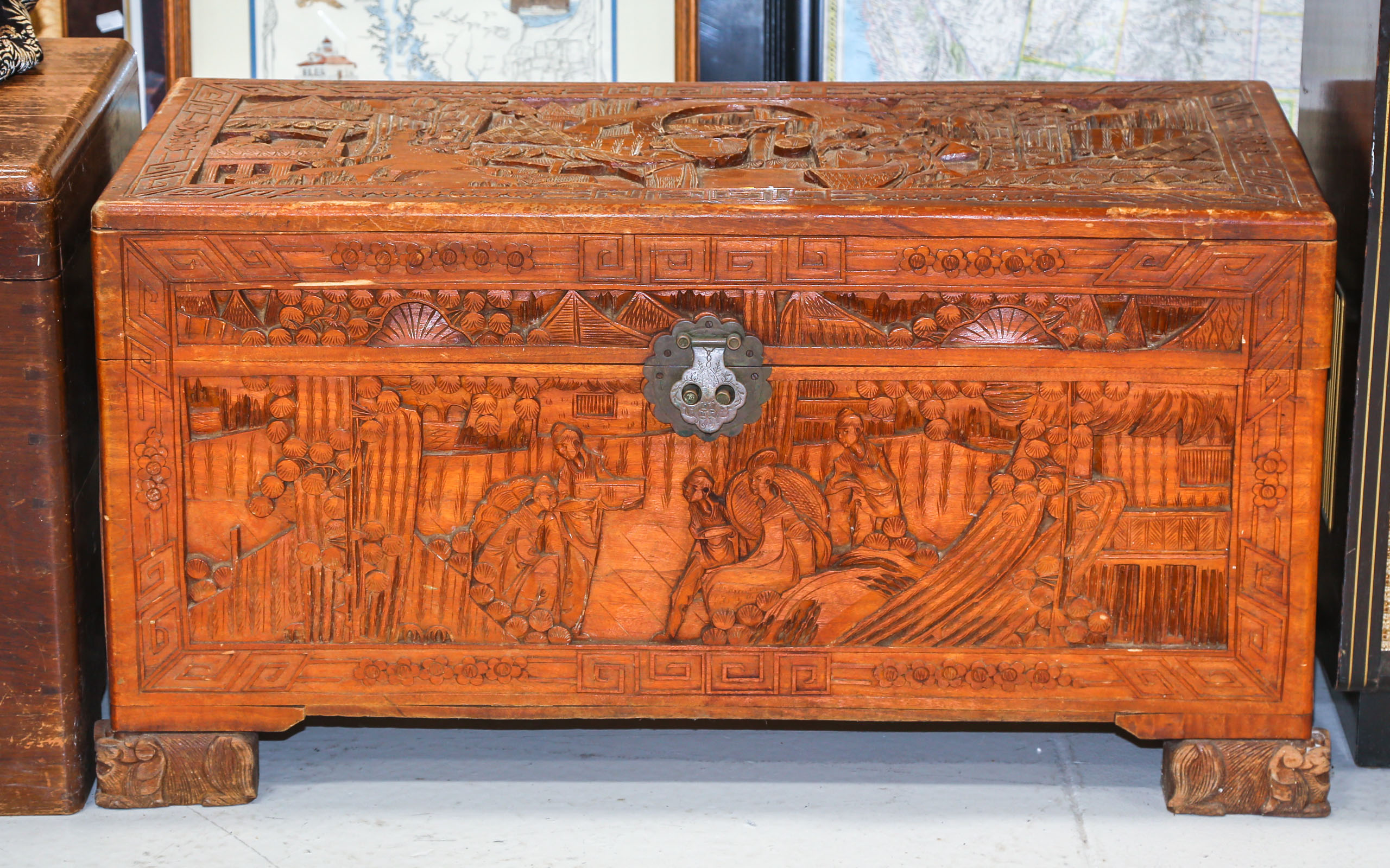 CHINESE EXPORT CARVED CAMPHORWOOD