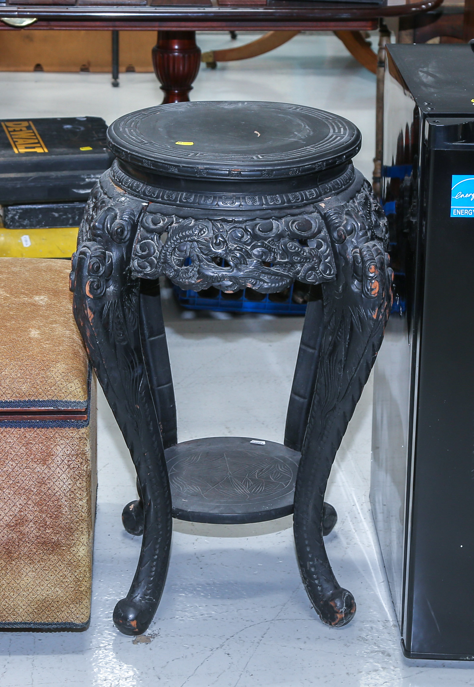 CHINESE EXPORT CARVED FERN STAND
