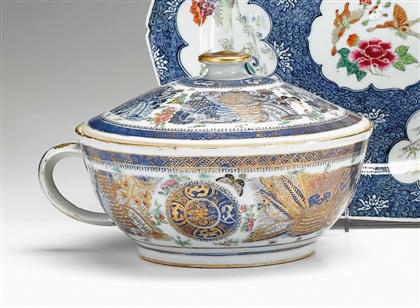 Chinese export chamberpot and cover