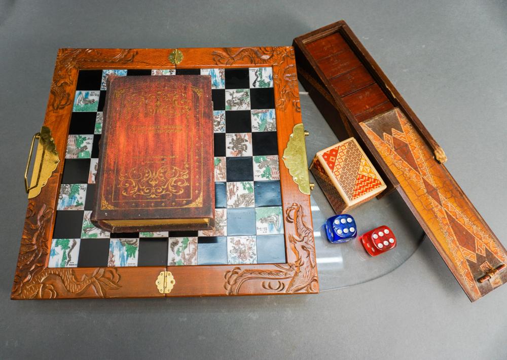 CHINESE EXPORT CHESS BOARD WITH
