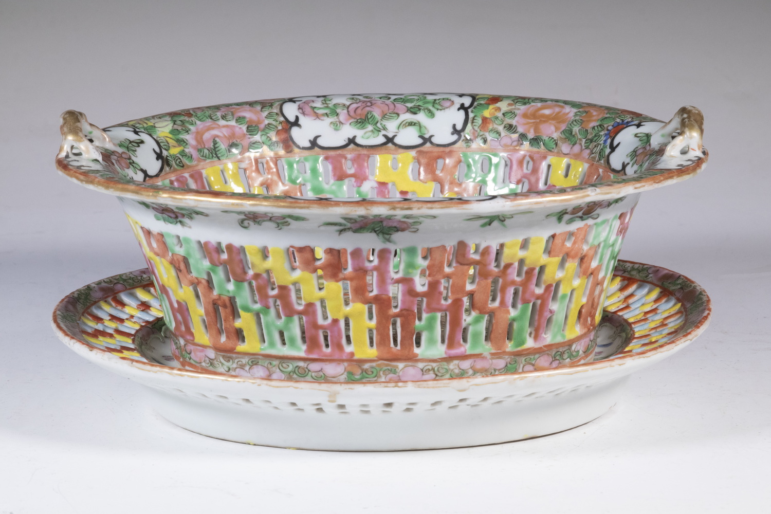 CHINESE EXPORT CHESTNUT BASKET WITH