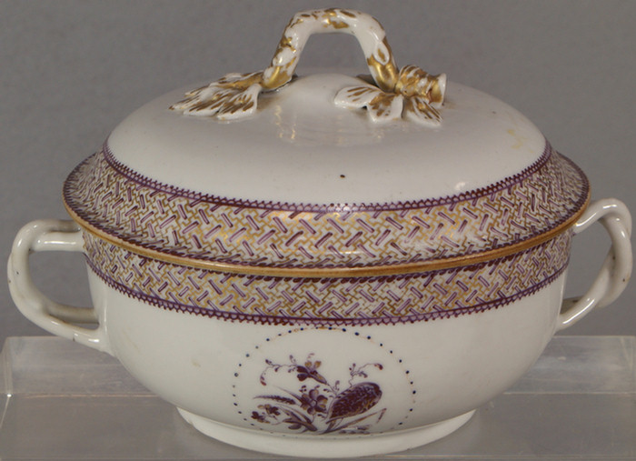 Chinese Export covered bowl,
