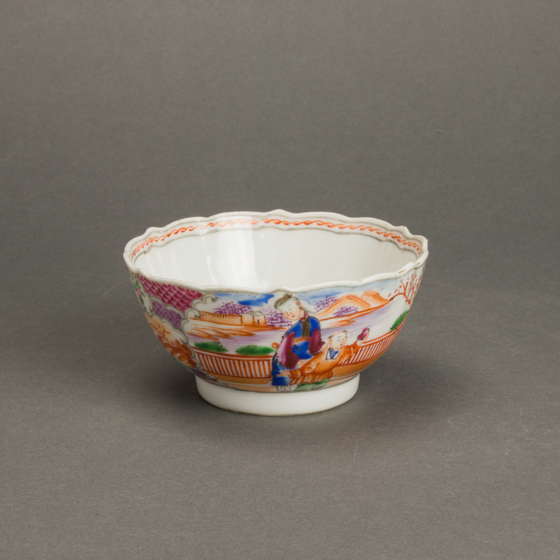 CHINESE EXPORT FAMILLE ROSE BOWL