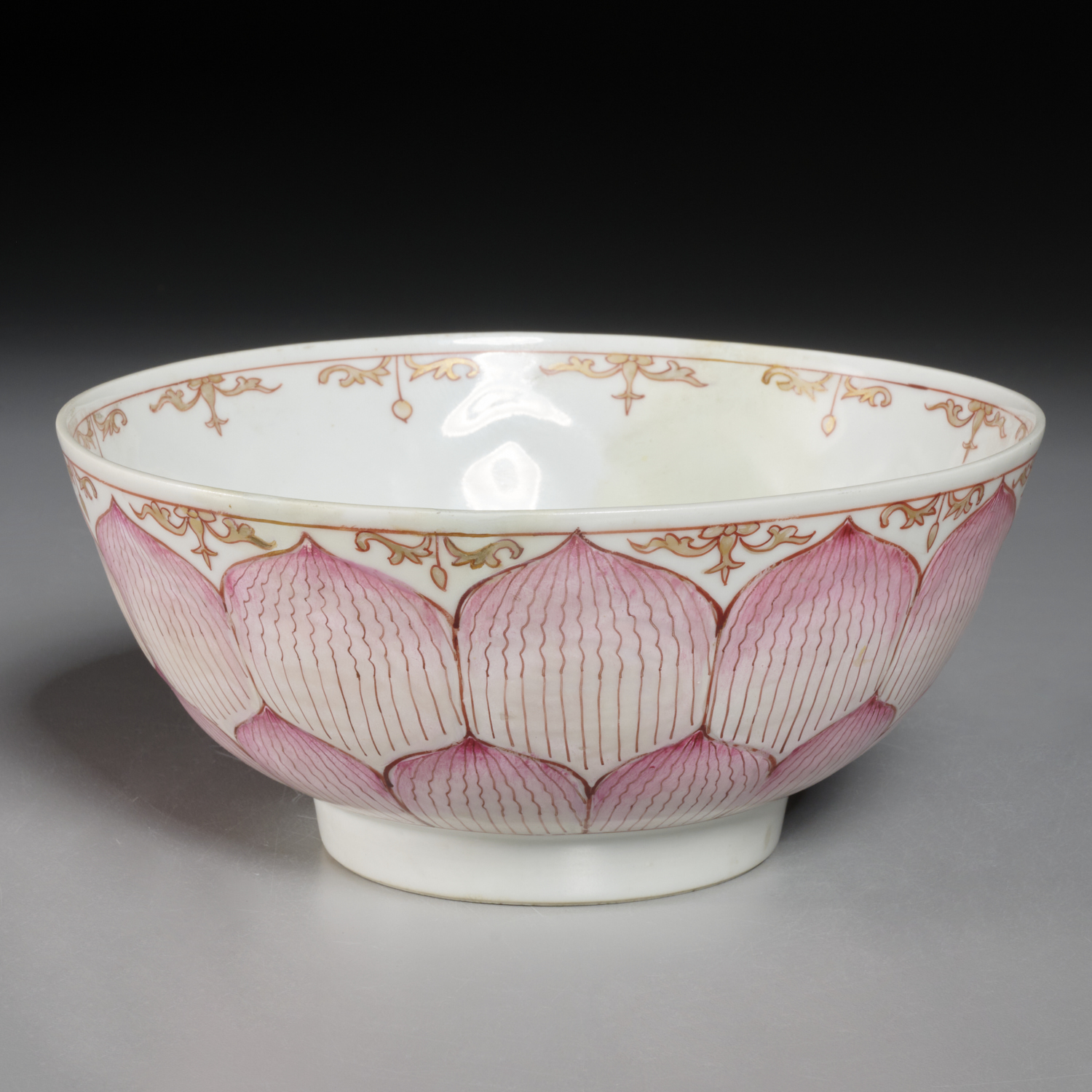 CHINESE EXPORT FAMILLE ROSE LOTUS