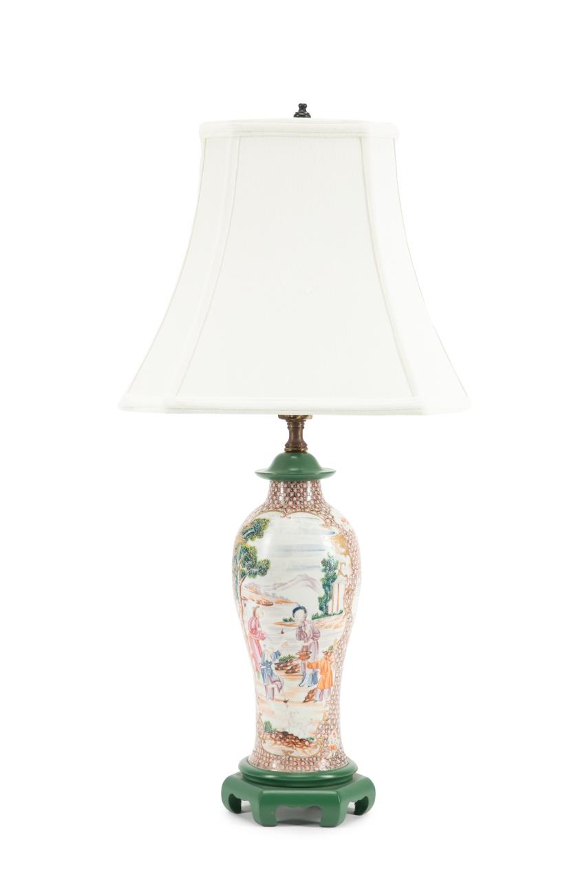 CHINESE EXPORT FAMILLE ROSE VASE