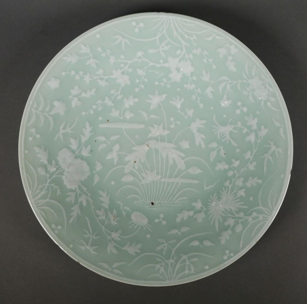CHINESE EXPORT LARGE PORCELAIN BOWL