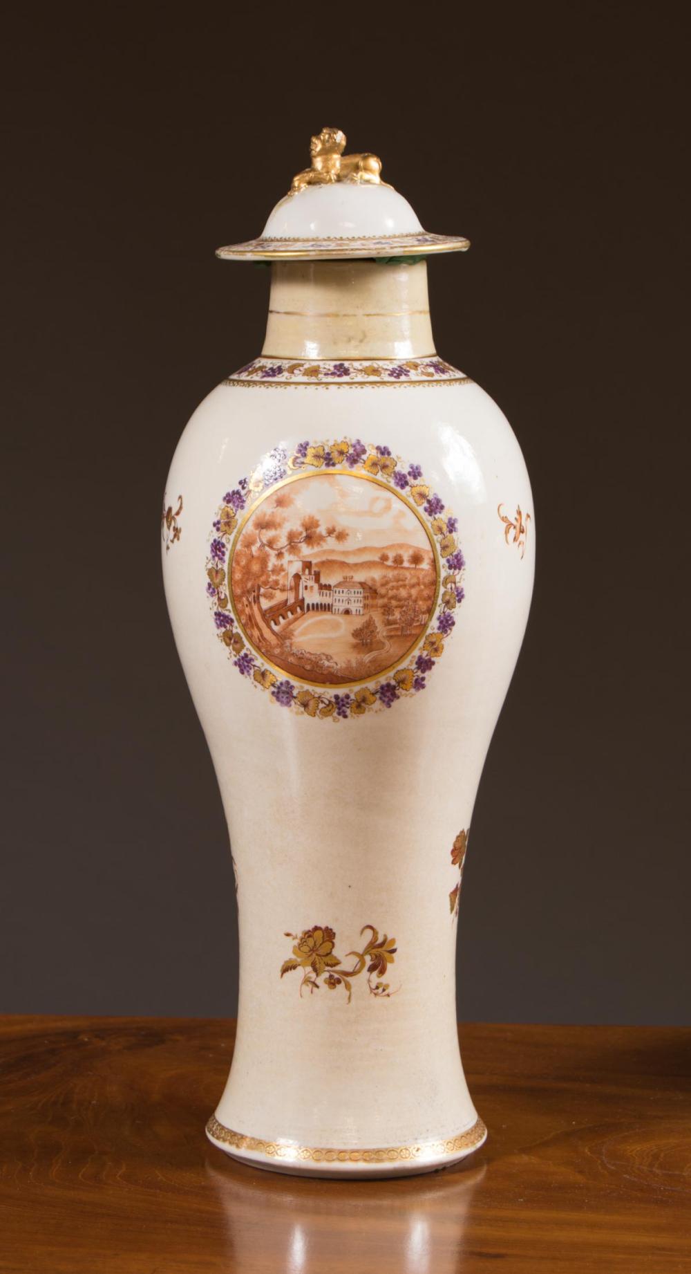 CHINESE EXPORT LIDDED VASE HAVING