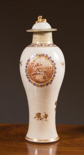 CHINESE EXPORT LIDDED VASE HAV