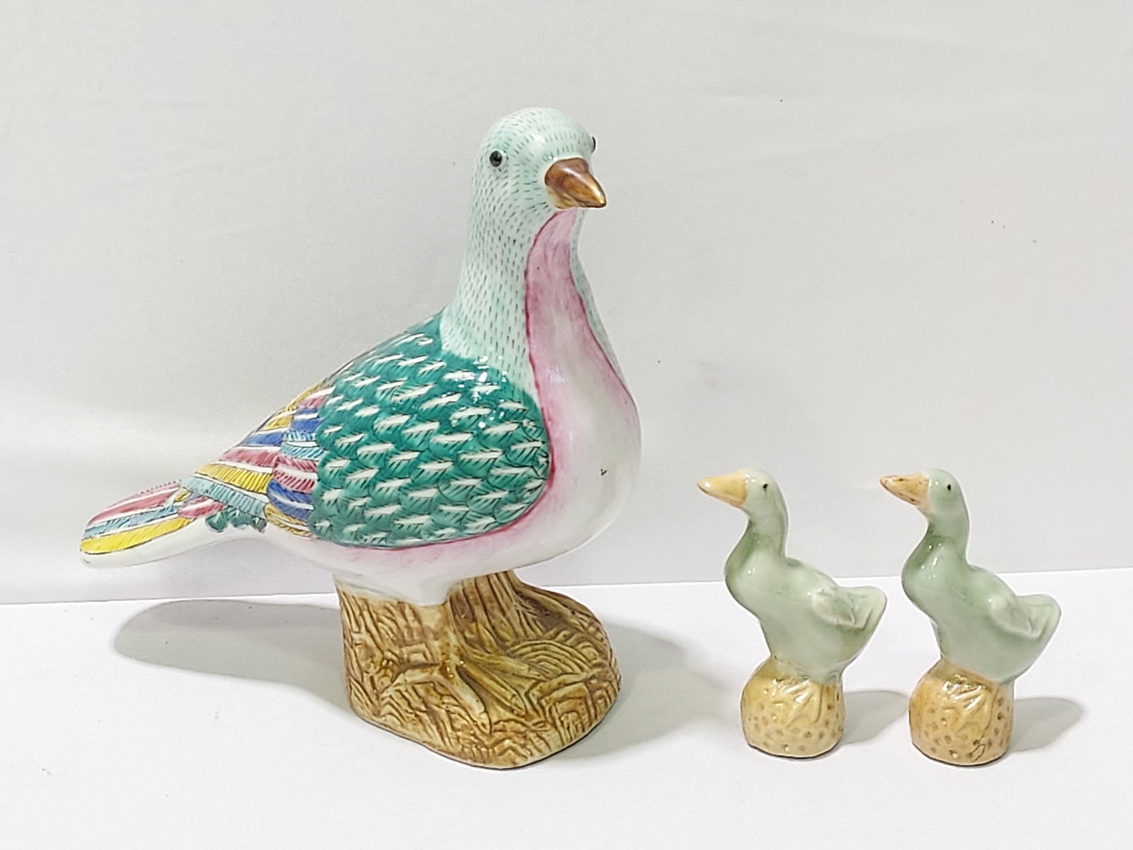 CHINESE EXPORT PORCELAIN DOVE &