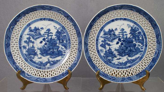 Chinese export porcelain pair of