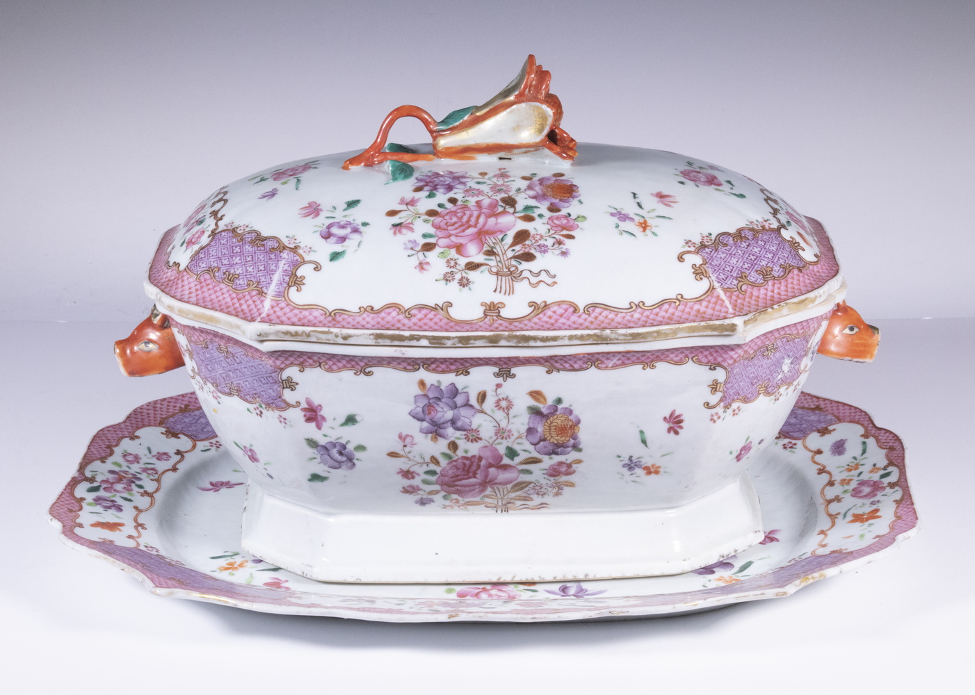 CHINESE EXPORT PORCELAIN TUREEN &