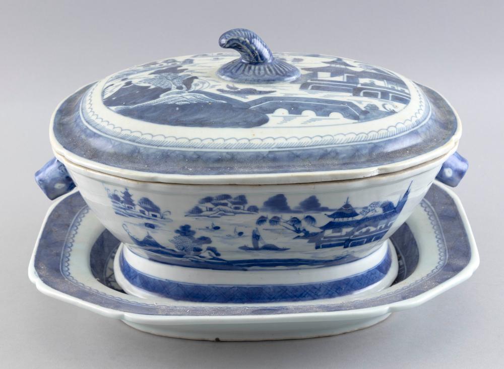 CHINESE EXPORT PORCELAIN TUREEN AND